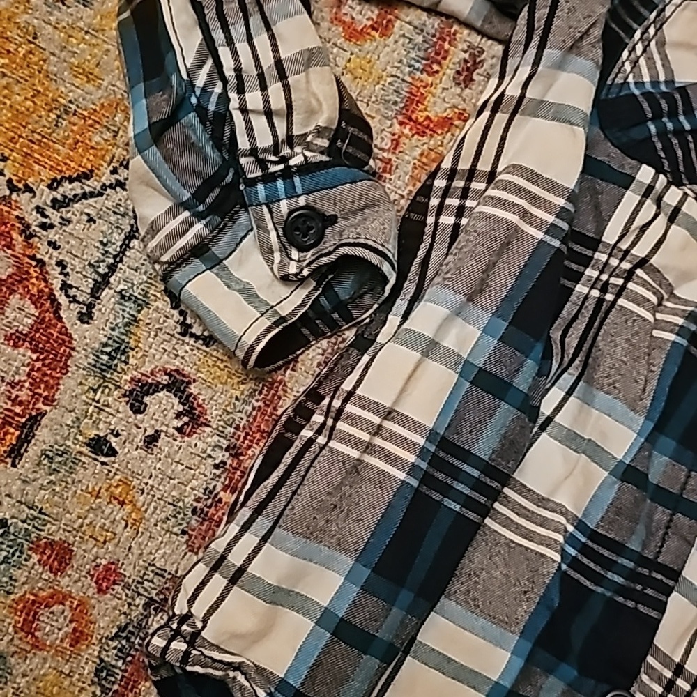 Plaid button-up long sleeve shirt size 4t - Picture 4 of 5